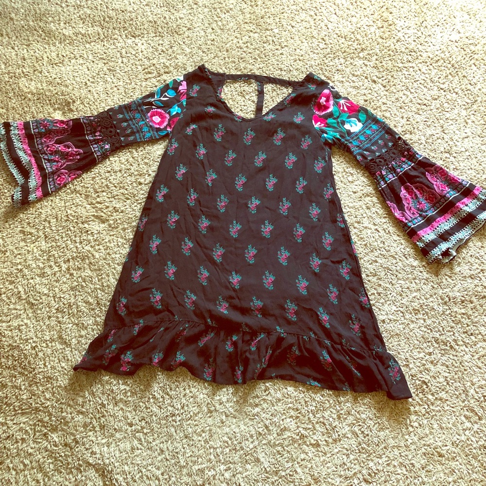 Floral design summer dress! Black and backless!